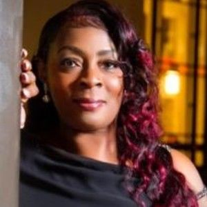 Meet your Posher, Saundra